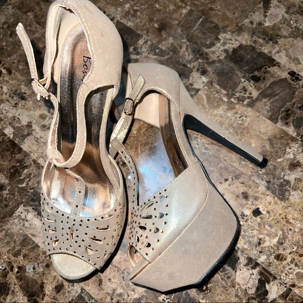 Platform Heels - Picture 4 of 10